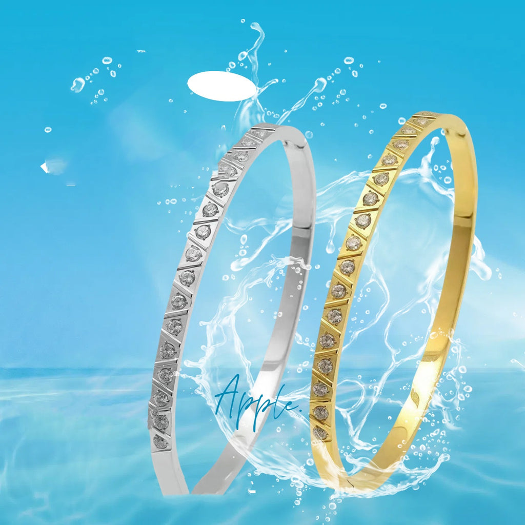 Stainless Steel Bracelet With A Light-luxury
